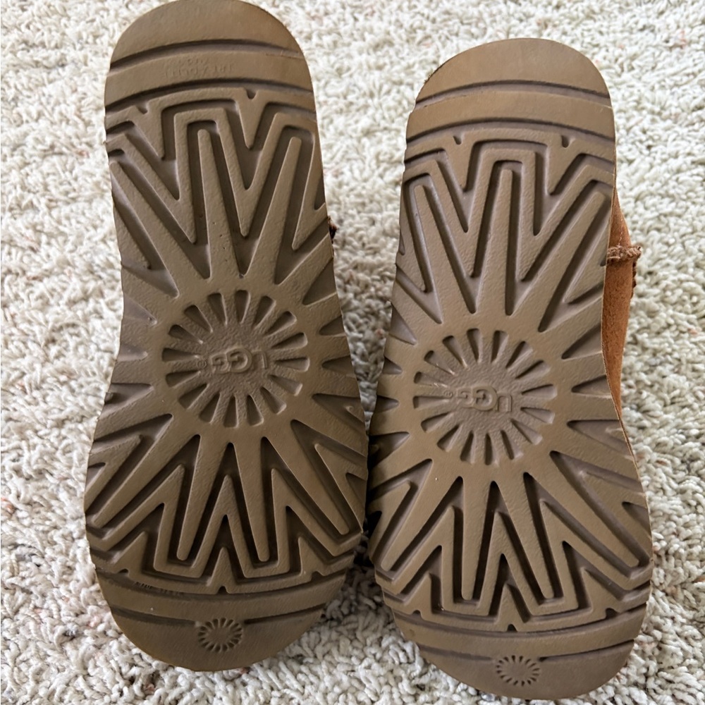 Uggs Brown Kids size 3 or Womens size 5 - Picture 4 of 4